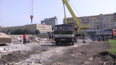 У Житомирі в центрі міста демонтували постамент, де стояв пам'ятник Леніну У Житомирі в центрі міста демонтували постамент, де стояв пам'ятник Леніну