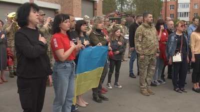 Понад сотню людей - колеги, однокласники, друзі та знайомі, прийшли попрощатися з Віталієм Поліщуком. Понад сотню людей - колеги, однокласники, друзі та знайомі, прийшли попрощатися з Віталієм Поліщуком.