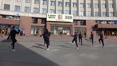 Іванофранківці розпочали святкувати День міста з танцювального перформансу