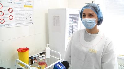 У Житомирі почали робити щеплення вакциною Astrazeneca виробництва Південної Кореї