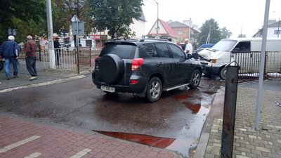 У місті Долина, що на Прикарпатті, зіткнулися три автомобілі
