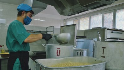 Гуляш, макарони та буряк: у школах Одеси запровадили нове меню Гуляш, макарони та буряк: у школах Одеси запровадили нове меню