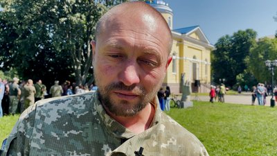 "Хлопці, прикрийте, я зараз їх всіх завалю": у Прилуках попрощалися із загиблим кулеметником Вадимом Макухою "Хлопці, прикрийте, я зараз їх всіх завалю": у Прилуках попрощалися із загиблим кулеметником Вадимом Макухою