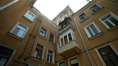 Будинок у центрі Чернігова, в якому розташоване укриття, яке зачинене