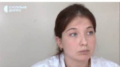 "Тут можу бути максимально корисною". Лікарка з Маріуполя, яка евакуювалася на Дніпропетровщину, допомагає переселенцям