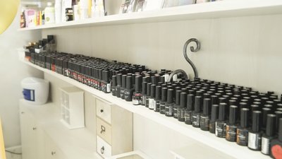 У Вінниці відкрили естет-студію, в якій працюватимуть жінки, що зазнали насилля У Вінниці відкрили естет-студію, в якій працюватимуть жінки, що зазнали насилля