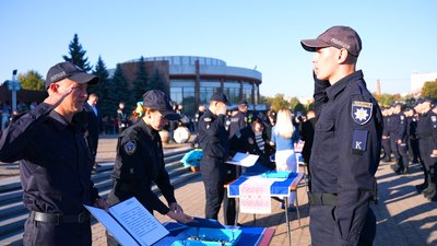 Набули статус поліцейського та отримали жетони: курсанти ХНУВС склали присягу на вірність українському народові