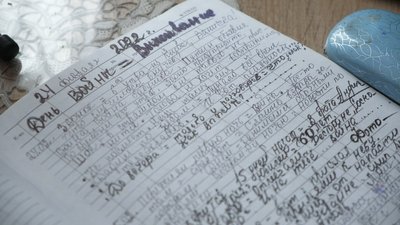Щоденник жительки Маріуполя. Переселенка описала 162 дні повномасштабного вторгнення Щоденник жительки Маріуполя. Переселенка описала 162 дні повномасштабного вторгнення