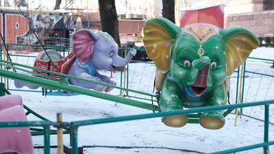 У Чернівцях не демонтують атракціони на Соборній площі ― організатор Різдвяного містечка