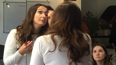 Робили зачіски, макіяж та масаж: у Черкасах провели "День підтримки та краси" для дружин загиблих захисників Робили зачіски, макіяж та масаж: у Черкасах провели "День підтримки та краси" для дружин загиблих захисників