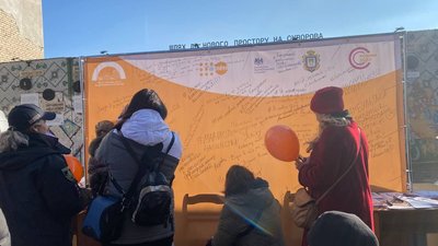 Маніфест проти домашнього насильства: херсонці написали меседжі тим, хто став жертвою Маніфест проти домашнього насильства: херсонці написали меседжі тим, хто став жертвою