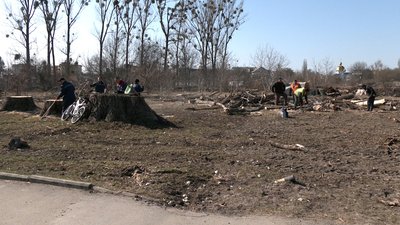 Толока в гідропарку на Рівненщині згуртувала місцевих і переселенців Толока в гідропарку на Рівненщині згуртувала місцевих і переселенців