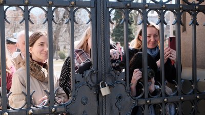 У Чернівцях провели акцію на підтримку заклику про закриття неба над Україною У Чернівцях провели акцію на підтримку заклику про закриття неба над Україною