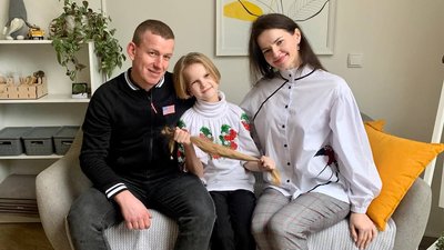 "У мене волоссячко відросте, а хлопцям треба допомогти". 9-річна прикарпатка обрізала коси, щоб зібрати гроші для ЗСУ "У мене волоссячко відросте, а хлопцям треба допомогти". 9-річна прикарпатка обрізала коси, щоб зібрати гроші для ЗСУ