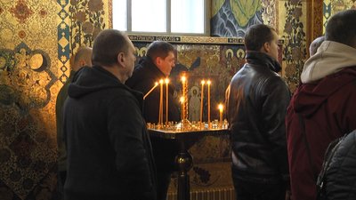 Повернувся з-за кордону, щоб боронити Україну: в Житомирі попрощалися із загиблим десантником Олександром Стаканом Повернувся з-за кордону, щоб боронити Україну: в Житомирі попрощалися із загиблим десантником Олександром Стаканом