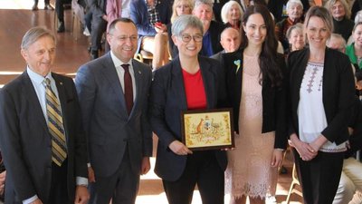 Австралійські волонтери продають картини військових, які проходять арттерапію на Рівненщині Австралійські волонтери продають картини військових, які проходять арттерапію на Рівненщині