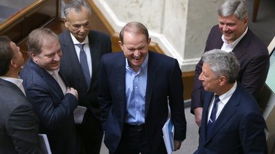 Народні депутати Юлій Іоффе, Віктор Медведчук, Олександр Качний, Юрій Бойко під час засідання Верховної Ради України, в Києві, 31 жовтня 2019 р. Фото: УНІАН Народні депутати Юлій Іоффе, Віктор Медведчук, Олександр Качний, Юрій Бойко під час засідання Верховної Ради України, в Києві, 31 жовтня 2019 р. Фото: УНІАН