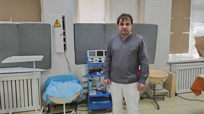 Робочий день триває другий місяць: судинний хірург розповів, як без світла рятували життя