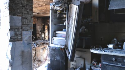 Холодильник над прірвою й уламки меблів. Внаслідок ракетного удару в одеському ЖК пошкоджено вісім квартир Холодильник над прірвою й уламки меблів. Внаслідок ракетного удару в одеському ЖК пошкоджено вісім квартир