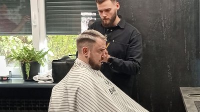 Переселенці Маріуполь барбершоп військовослужбовці Київ Переселенці Маріуполь барбершоп військовослужбовці Київ