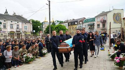 На Тернопільщині попрощалися із патрульним Даниїлом Сафоновим На Тернопільщині попрощалися із патрульним Даниїлом Сафоновим