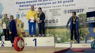 Нагородження волинянок на чемпіонаті України з вжкої атлетики серед юніків та юніорок