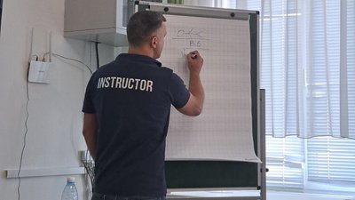 Накладали турнікети, навчались зупиняти кровотечу: вчителі у Житомирі пройшли майстер-клас з домедичної допомоги Накладали турнікети, навчались зупиняти кровотечу: вчителі у Житомирі пройшли майстер-клас з домедичної допомоги
