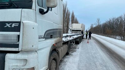 На Миколаївщині зіткнулися дві вантажівки: один з водіїв загинув На Миколаївщині зіткнулися дві вантажівки: один з водіїв загинув