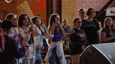 "Має бути прогресивне покоління, ми не повинні їх втратити": учитель із Сум розповів, чому його учні грають у рок-гуртах "Має бути прогресивне покоління, ми не повинні їх втратити": учитель із Сум розповів, чому його учні грають у рок-гуртах