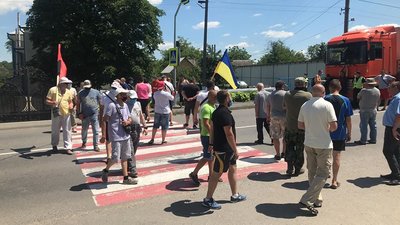Жителі Хотина перекрили дорогу через зміни до адміністративного поділу Чернівецької області