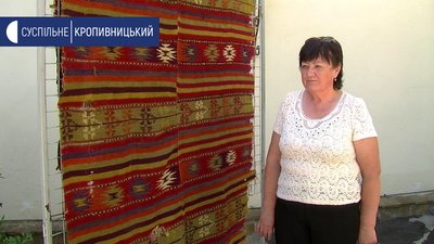 Колишня власниця килима Людмила Негара розповіла, що йому 120 років Колишня власниця килима Людмила Негара розповіла, що йому 120 років