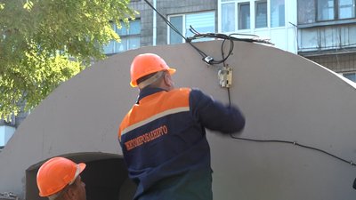 Підключення модульних укриттів до електромереж проводили працівники "Житомиробленерго" Підключення модульних укриттів до електромереж проводили працівники "Житомиробленерго"