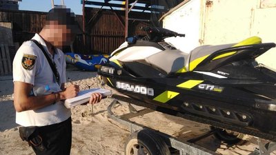 На запорізькому курорті поліцейські зупинили діяльність нелегального атракціону