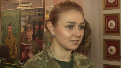 Ірина Ломакіна — випускниця Національної академії Державної прикордонної служби імені Богдана Хмельницького. Ірина Ломакіна — випускниця Національної академії Державної прикордонної служби імені Богдана Хмельницького.