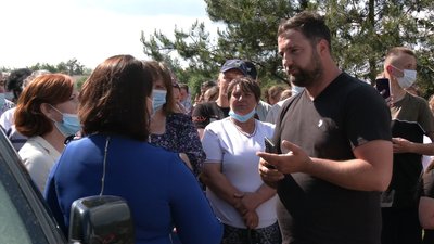 На Рівненщині селяни обурились випалюванням деревного вугілля. Підприємці відповіли На Рівненщині селяни обурились випалюванням деревного вугілля. Підприємці відповіли