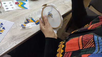 У Тернополі майстриня кодує слова у вишивці У Тернополі майстриня кодує слова у вишивці
