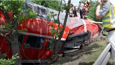 У Німеччині потяг зійшов з рейок — щонайменше 3 людини загинули