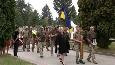 У Рівному попрощалися із загиблим бійцем Віталієм Стибою У Рівному попрощалися із загиблим бійцем Віталієм Стибою