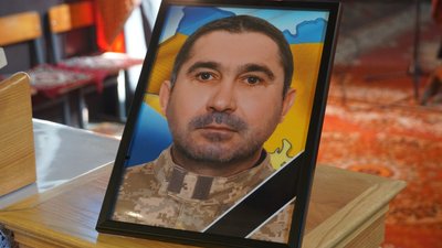 У Мукачеві попрощалися з полеглим захисником Миколою Славичем