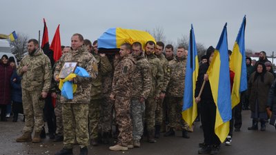 У Білобожниці Чортківського району попрощалися з бійцем Андрієм Павлюком У Білобожниці Чортківського району попрощалися з бійцем Андрієм Павлюком