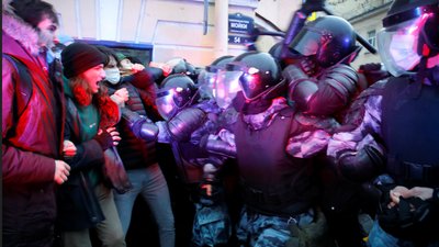 У містах Росії проходять акції протесту на підтримку Навального, затримані понад тисячу людей У містах Росії проходять акції протесту на підтримку Навального, затримані понад тисячу людей