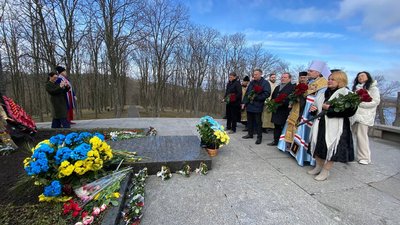 На Черкащині вшанували пам'ять Тараса Шевченка На Черкащині вшанували пам'ять Тараса Шевченка