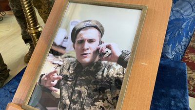 У Херсоні попрощались із загиблими військовими Станіславом Степанським та Володимиром Тарасовим