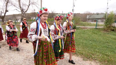 У Гвізді на Франківщині показали давній весільний обряд — збирання молодої на село У Гвізді на Франківщині показали давній весільний обряд — збирання молодої на село