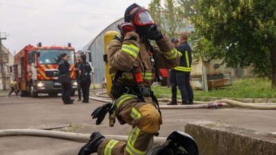 Ліквідація пожежі у Рівному на вулиці Фабричній, 27 липня 2026 року