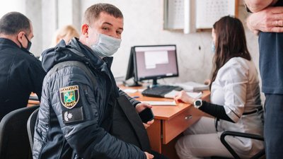 У Харкові патрульних вакцинують CoronaVac