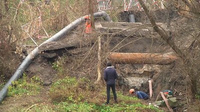 У Житомирі ремонтують водопровідну трубу, яка живить усю центральну частину міста У Житомирі ремонтують водопровідну трубу, яка живить усю центральну частину міста