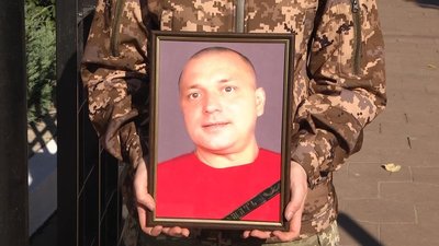 У Житомирі рідним загиблих за Україну воїнів передали державні нагороди У Житомирі рідним загиблих за Україну воїнів передали державні нагороди