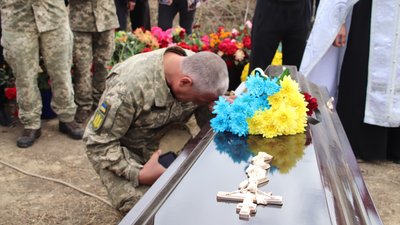На Одещині простилися з 29-річним військовим, який загинув на Херсонському напрямку На Одещині простилися з 29-річним військовим, який загинув на Херсонському напрямку