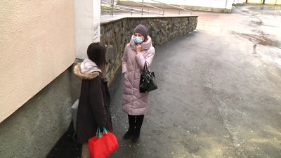 У Житомирі соцслужби вилучили з родини 5 малолітніх дітей: волонтери несуть їм у лікарню їжу та речі У Житомирі соцслужби вилучили з родини 5 малолітніх дітей: волонтери несуть їм у лікарню їжу та речі